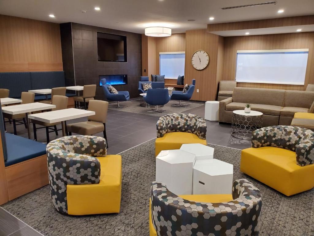 Microtel Inn & Suites By Wyndham Farmington ภายนอก รูปภาพ